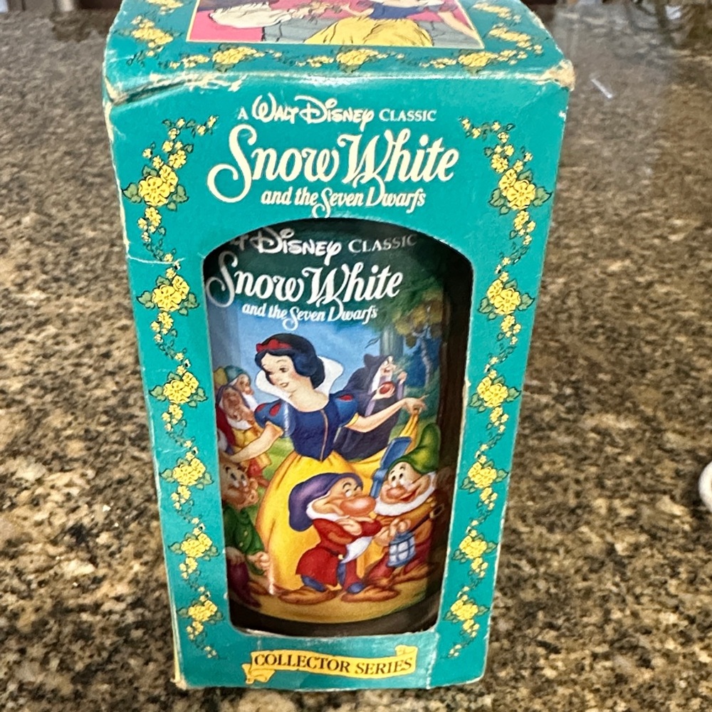 Disney Snow White and Dwarfs Collector Mug - Blue and Yellow